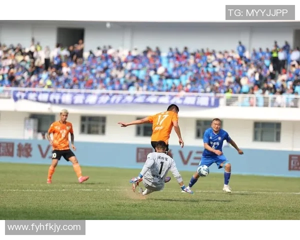 南京足球队在城市联赛中以63分稳居榜首展现强劲实力