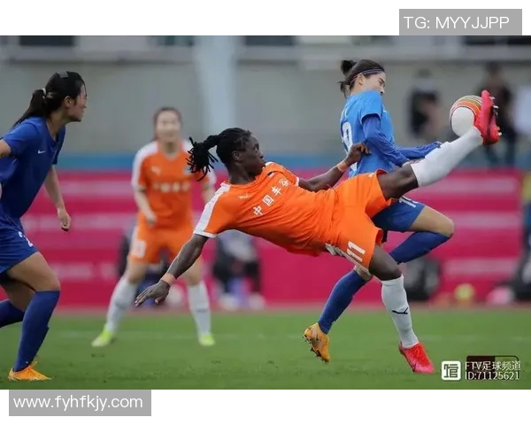 李佳悦足球之路:从青涩少女到赛场明星的成长故事